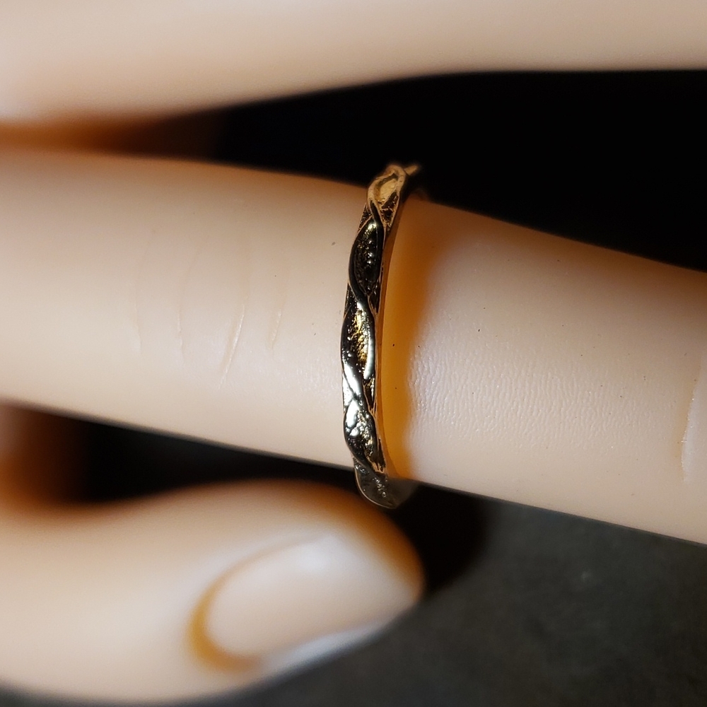 BRAND NEW RING SIZE 6